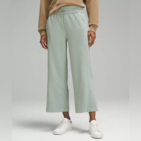 Ribbed Softstreme Mid-Rise Wide-Leg Cropped Pant 25" Palm Court - Picture 1 of 1